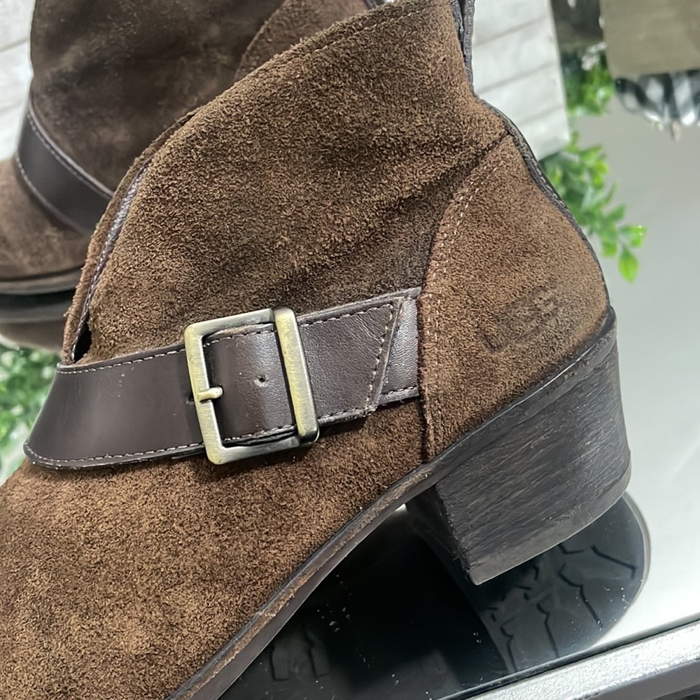 Ugg Wright Belted Shearling Lined Boot Brown Sued… - image 5